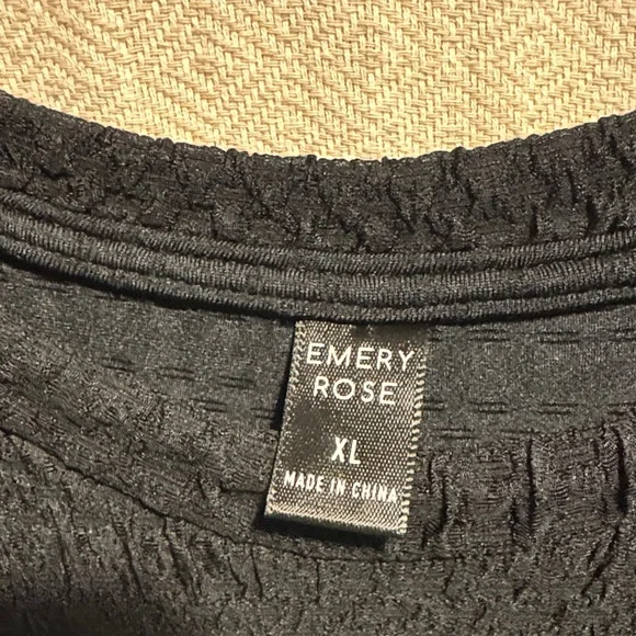 Chic Black Textured Midi Dress - Picture 3 of 8